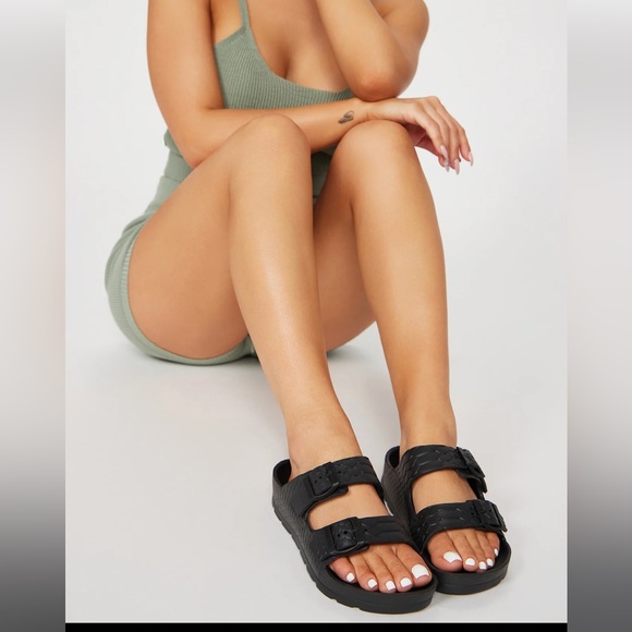 NEW BLACK SLIDES - Picture 2 of 3